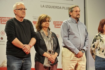 Willy Meyer, a la derecha, junto a Cayo Lara en un acto de campaña en Iruñea. (Idoia ZABALETA/ARGAZKI PRESS)