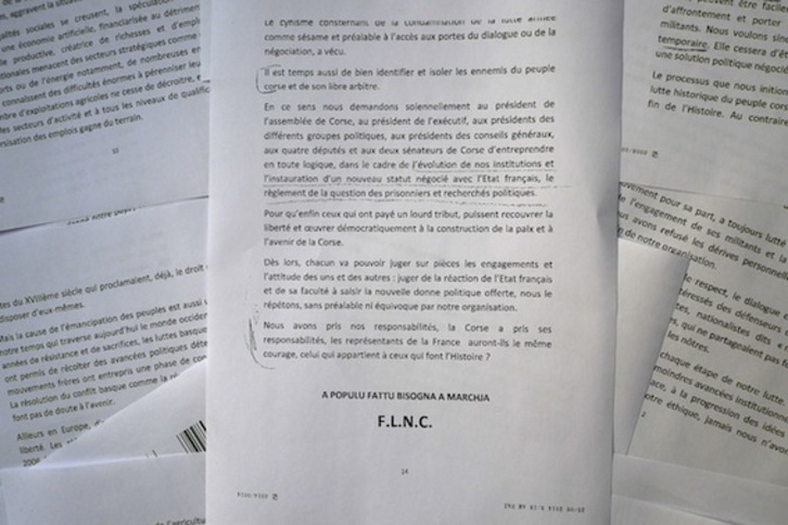 Imagen del comunicado en el que el FLNC anuncia su histórica decisión. (Boris HORVAT/AFP PHOTO)