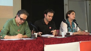 De izquierda a derecha, el catedrático Joan Subirats, el abogado Jaume Asens y la exportavoz de la PAH, Ada Colau. (GUANYEM)