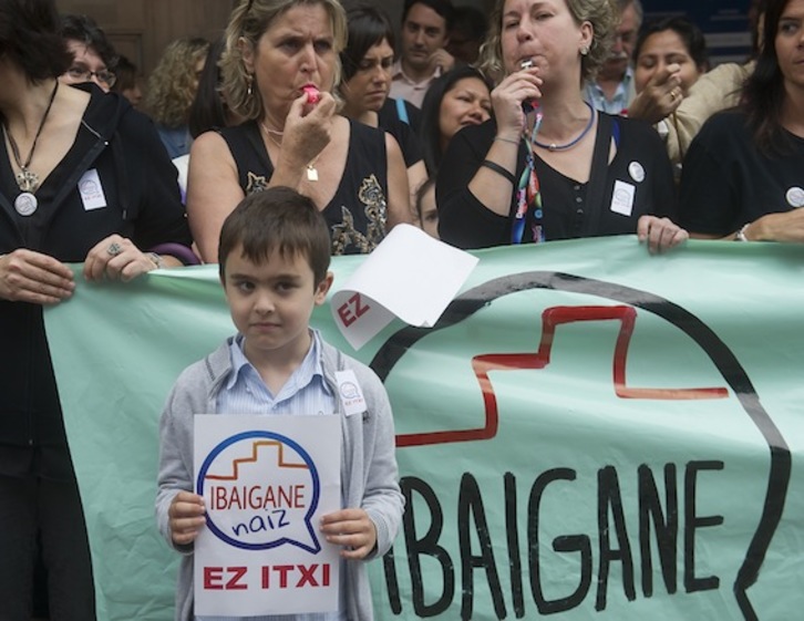 Los trabajadores de Ibaigane se han concentrado ante la sede del Gobierno de Lakua en Bilbo. (Luis JAUREGIALTZO/ARGAZKI PRESS) 