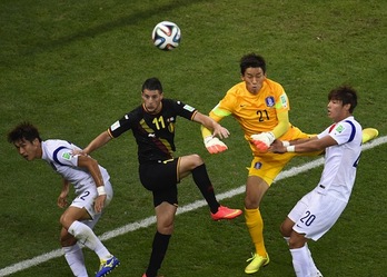 Un lance del encuentro entre Bélgica y Corea del Sur. (Fabrice COFFRINI/AFP PHOTO)
