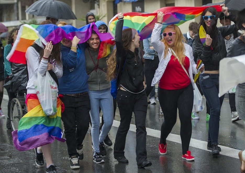 Euriak ez ditu kikildu manifestariak Donostian. (Andoni CANELLADA/ARGAZKI PRESS)