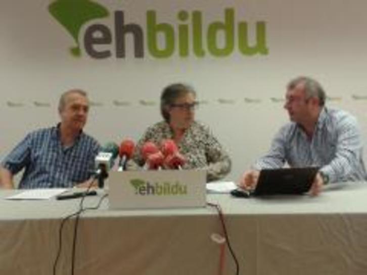 Arantza Urkaregi e Iñaki Ruiz de Pinedo en la rueda de prensa. (EH Bildu)