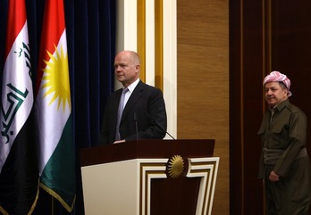 El presidente de Kurdistán Sur, Massoud Barzani, durante su encuentro con el canciller británico, William Hague, la semana pasada. (Safin HAMED/AFP PHOTO)