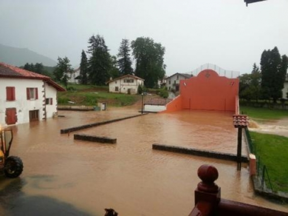 Azkarateko pilota plaza. (Ihintza DAGUERRE)