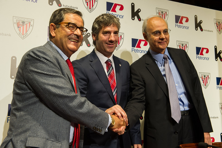 Urrutia, en el centro, junto con Mario Fernández y Andreu Puñet. (ARGAZKI PRESS)