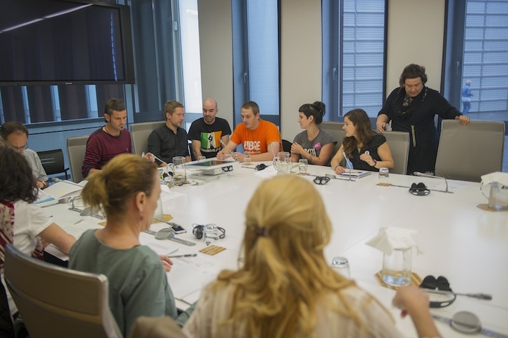 Gazte absolbituak eta auzipetuak Batzar Nagusietan. (Andoni CANELLADA / ARGAZKI PRESS)