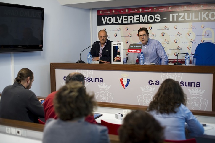 Luis Ibero (izquierda) y Javier Zabaleta, en la comparecencia de esta mañana. (Iñigo URIZ/ARGAZKI PRESS)
