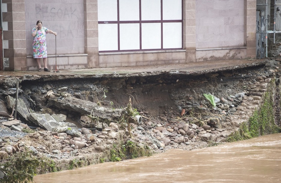 El río se ha ‘comido’ parte de la localidad más importante del Baztan. (Jagoba MANTEROLA / ARGAZKI PRESS) 