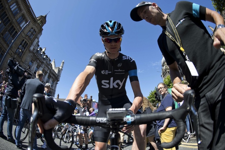 Chris Froome etapa hasi aurretik. (LIONEL BONAVENTURE /AFP)