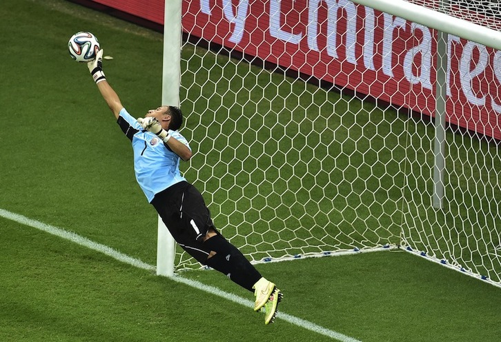 Navas, cancerbero de Costa Rica, lo ha parado todo. (GABRIEL BOUYS / AFP) 