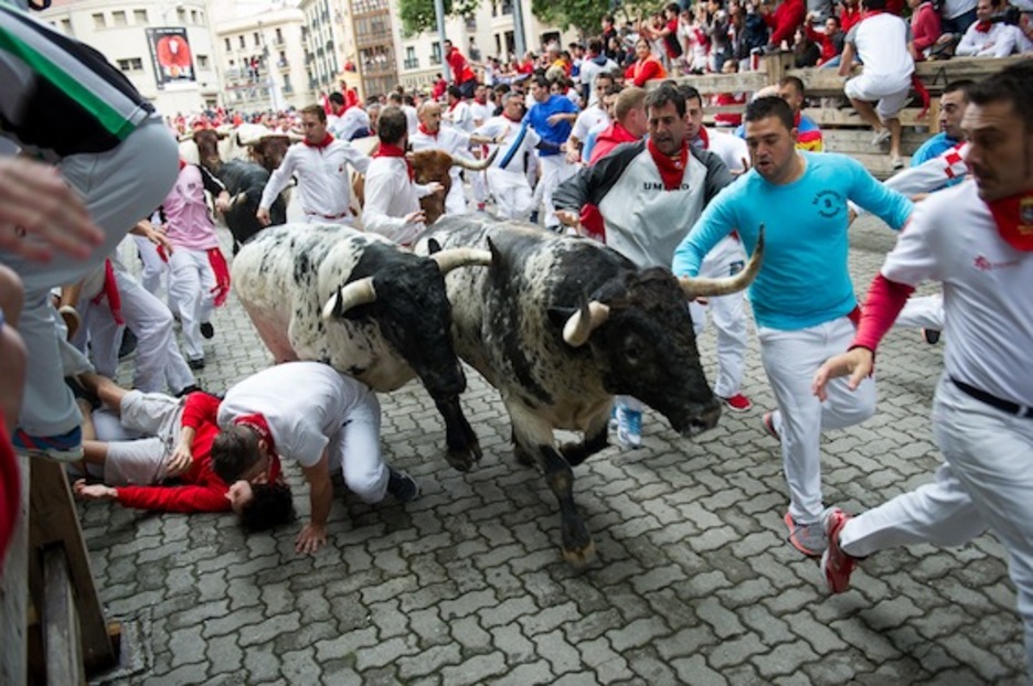 Entzierroa, zezen plazara iristen. (Iñigo URIZ/ARGAZKI PRESS) Entzierroa, zezen plazara iristen. (Iñigo URIZ/ARGAZKI PRESS)