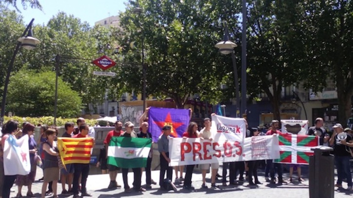 Concentración en favor de la puesta en libertad de los presos gravemente enfermos. (NAIZ)