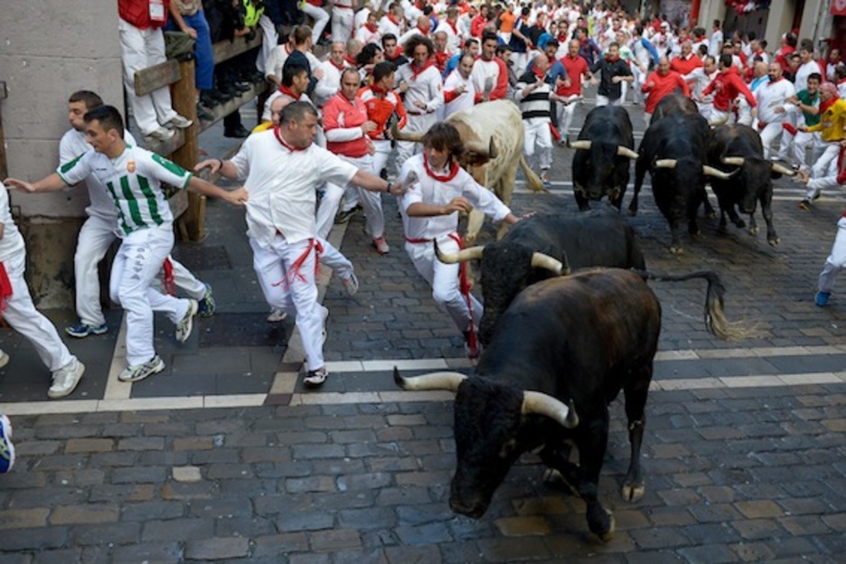 Merkaderes eta Estafeta kaleen arteko bihurgunea. (Iñigo URIZ/ARGAZKI PRESS) Merkaderes eta Estafeta kaleen arteko bihurgunea. (Iñigo URIZ/ARGAZKI PRESS)
