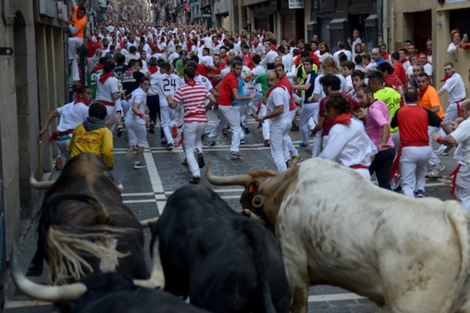 Estafeta kalea, jendez lepo. (Iñigo URIZ/ARGAZKI PRESS) Estafeta kalea, jendez lepo. (Iñigo URIZ/ARGAZKI PRESS)