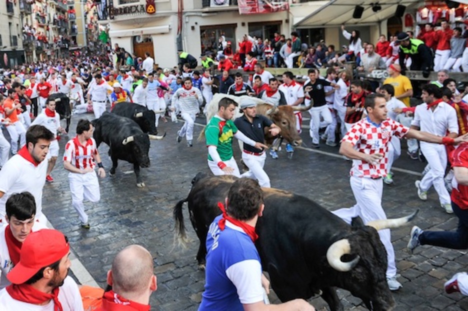 Entzierroaren azken metroak. (Idoia ZABALETA/ARGAZKI PRESS) Entzierroaren azken metroak. (Idoia ZABALETA/ARGAZKI PRESS)