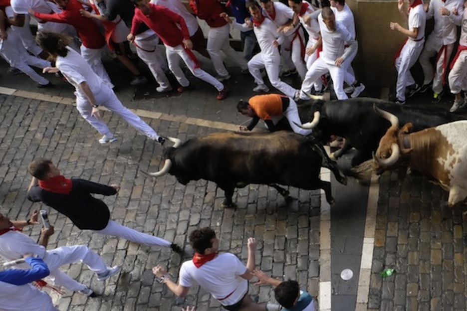 Emozio handikoa izan da bigarren entzierroa ere. (Pedro ARMESTRE/AFP PHOTO) Emozio handikoa izan da bigarren entzierroa ere. (Pedro ARMESTRE/AFP PHOTO)
