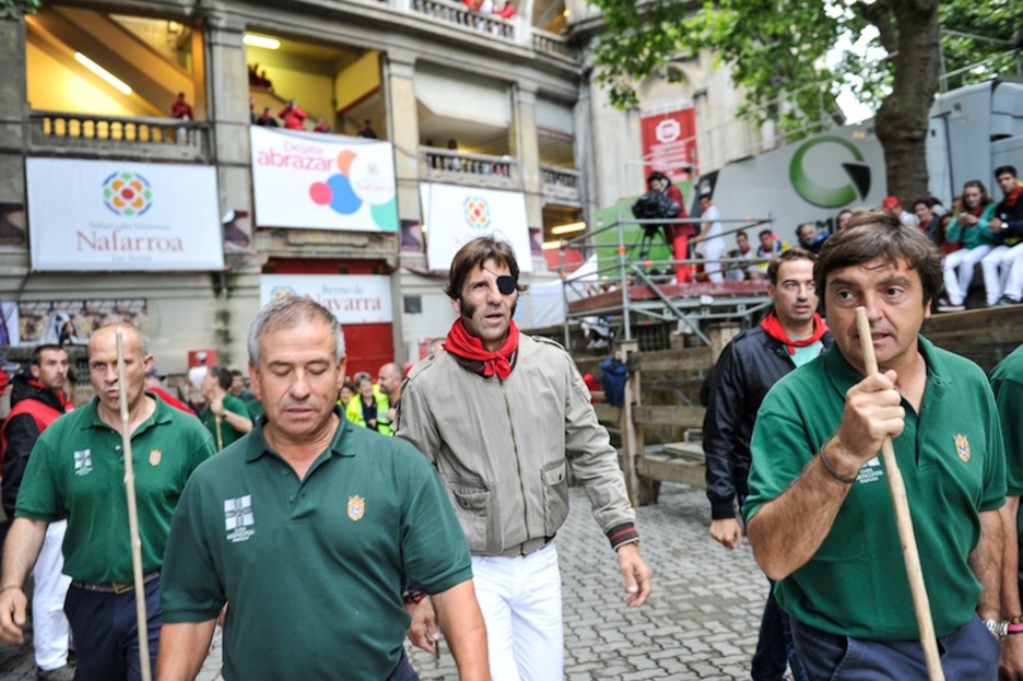 El torero Juan José Padilla, uno de los protagonistas del cartel sanferminero, camina junto a los pastores. (Idoia ZABALETA / ARGAZKI PRESS) El torero Juan José Padilla, uno de los protagonistas del cartel sanferminero, camina junto a los pastores. (Idoia ZABALETA / ARGAZKI PRESS)
