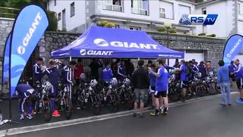 Realeko jokalariek Andoainen hartu dituzte bizikletak. (REALSOCIEDAD.COM)