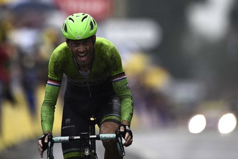 Boom, en los últimos metros de la etapa antes de llegar a meta. (Lionel BONAVENTURE/AFP)