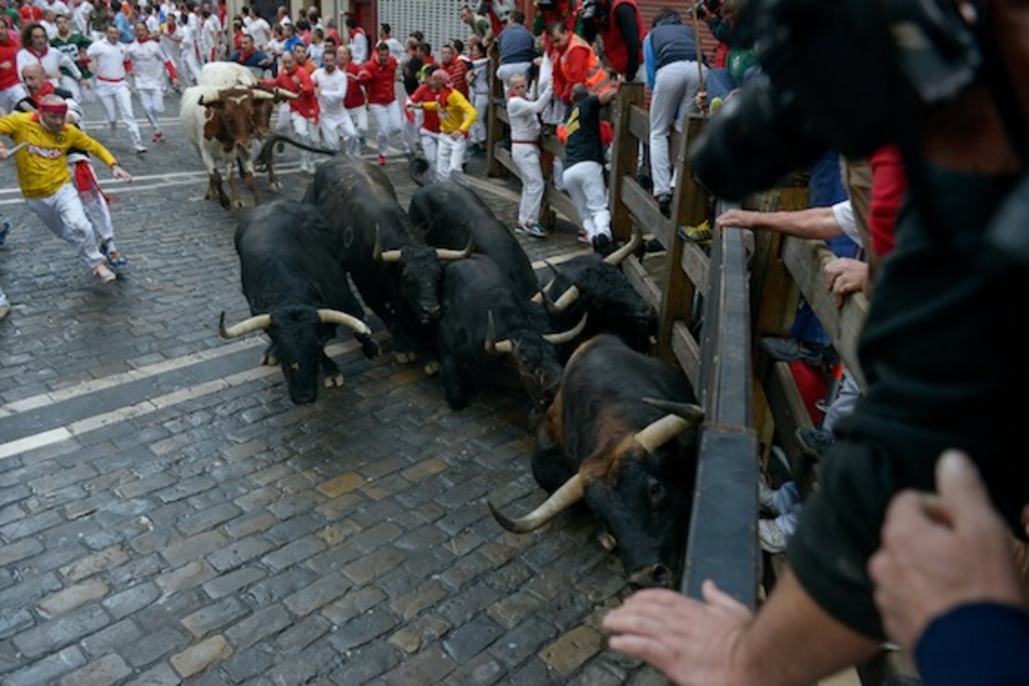 Los toros han caído en la curva entre Mercaderes y Estafeta. (Iñigo URIZ/ARGAZKI PRESS)