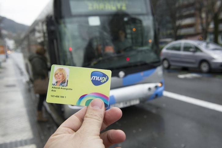 La tarjeta Mugi amplía sus servicios a partir del próximo lunes. (Gorka RUBIO / ARGAZKI PRESS)