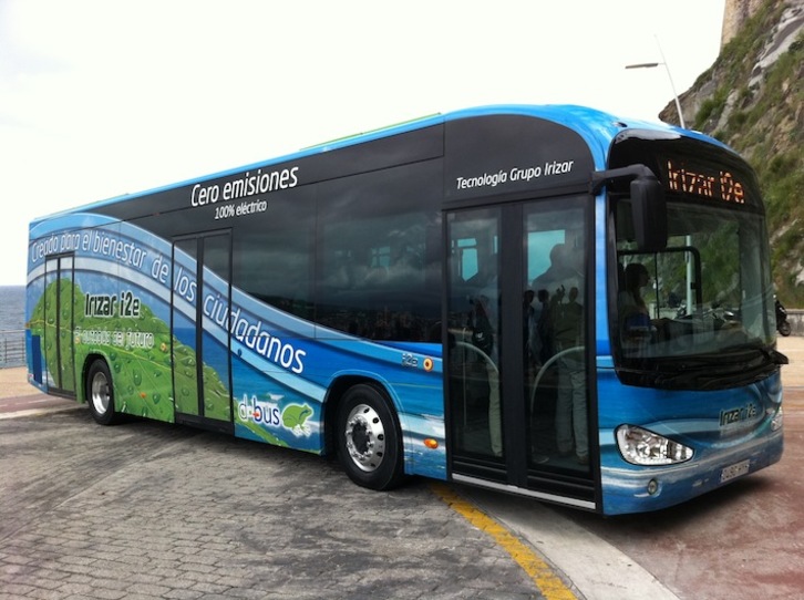 i2e autobus elektrikoa uztailaren 20tik aurrera ibiliko da Donostian. (Joseba SALBADOR)
