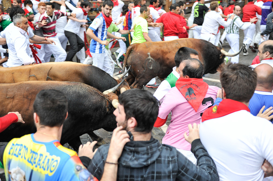 El sexto encierro ha estado marcado por la masificación. (Idoia ZABALETA / ARGAZKI PRESS) El sexto encierro ha estado marcado por la masificación. (Idoia ZABALETA / ARGAZKI PRESS)