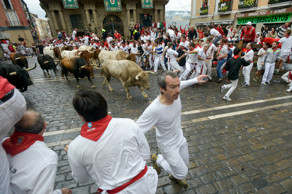 Los toros de la ganadería Fuente Imbro han protagonizado la carrera. (Iñigo URIZ / ARGAZKI PRESS)