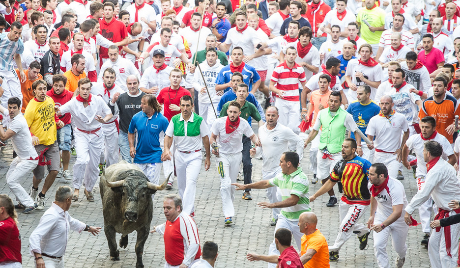 El penúltimo encierro ha sido el más masivo de este año. (Jagoba MANTEROLA / ARGAZKI PRESS)