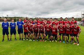 Foto de familia de Osasuna el primer día del entrenamiento. (Iñigo URIZ/ARGAZKI PRESS)