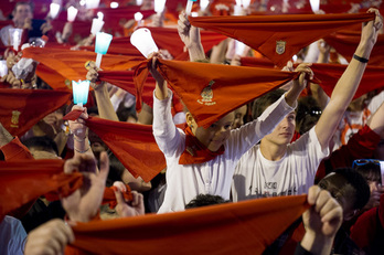 El ‘Pobre de mí’ despidió a medianoche la presente edición de los sanfermines. (Iñigo URIZ/ARGAZKI PRESS)