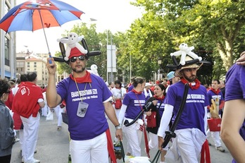 Kalejira de las peñas contra los ataques sexistas. (Idoia ZABALETA / ARGAZKI PRESS)