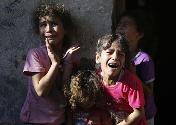 Llanto y rostros de miedo tras la muerte de los cuatro niños en la playa. (Mohammed ABED / AFP PHOTO)