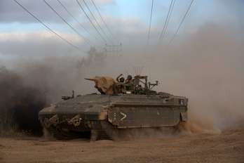 Un tanque israelí durante la incursión terrestre en Gaza.(Menahem KAHNA / AFP)