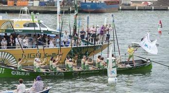 Hondarribiarrak, irabazitako banderarekin. (Gorka RUBIO/ARGAZKI PRESS)