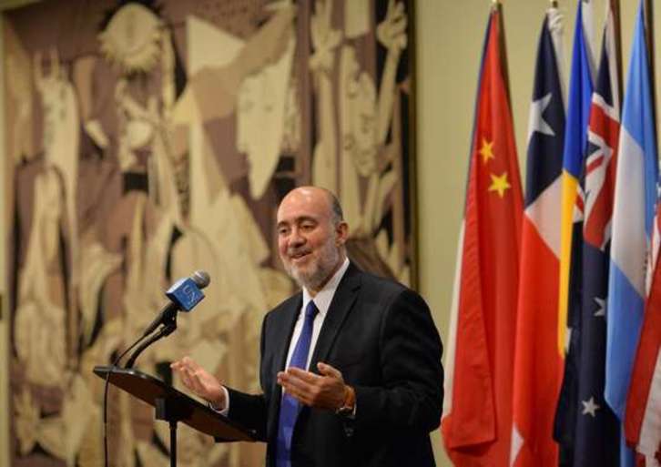 El embajador israelí en la ONU, Ron Prosor, ha negado que Hamas haya capturado a un soldado hebreo. (Stan HONDA/AFP)