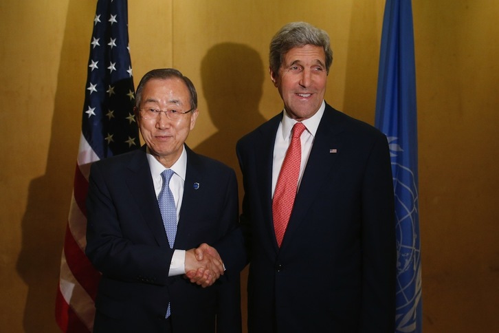 Ban Ki-Moon y John Kerry se reunieron anoche en El Cairo. (Charles DHARAPAK/AFP) 