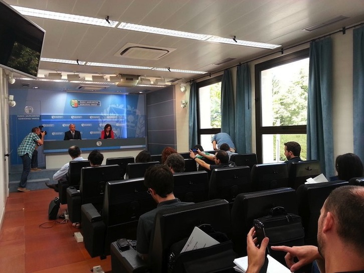 Josu Erkoreka, en la comparecencia de hoy. (@jerkoreka)