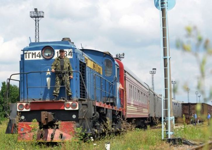 El tren frigorífico que ha transportado los cadáveres de los pasajeros del avión siniestrado. (Sergey BOBOK/AFP)