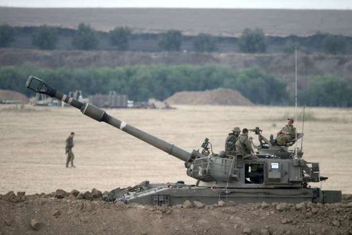 Un tanque israelí en la ofensiva terrestre sobre Gaza. (Jack GUEZ/AFP)