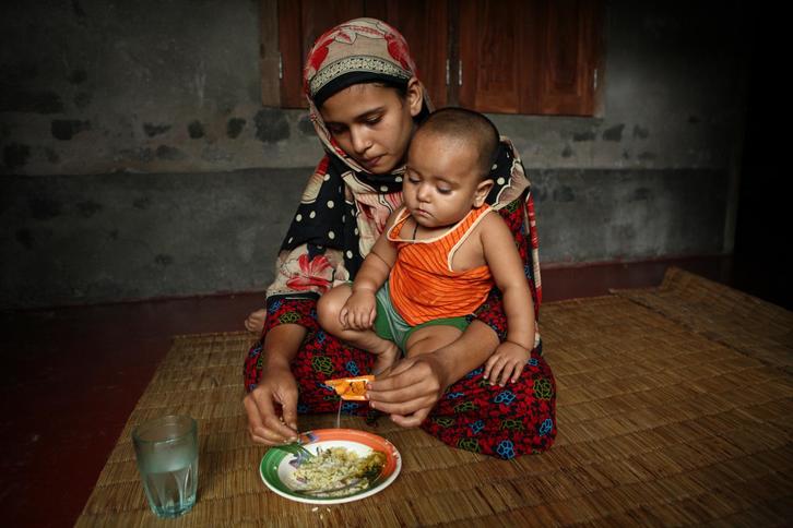 13 urteko Sonamoni eta 11 hilabeteko bere alaba Anika