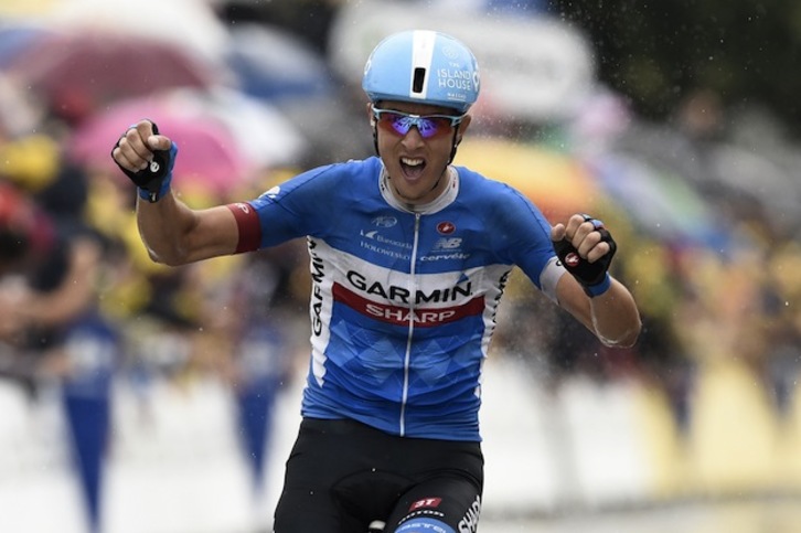 Navardauskas llega a meta en solitario. (Eric FEFERBERG / AFP)