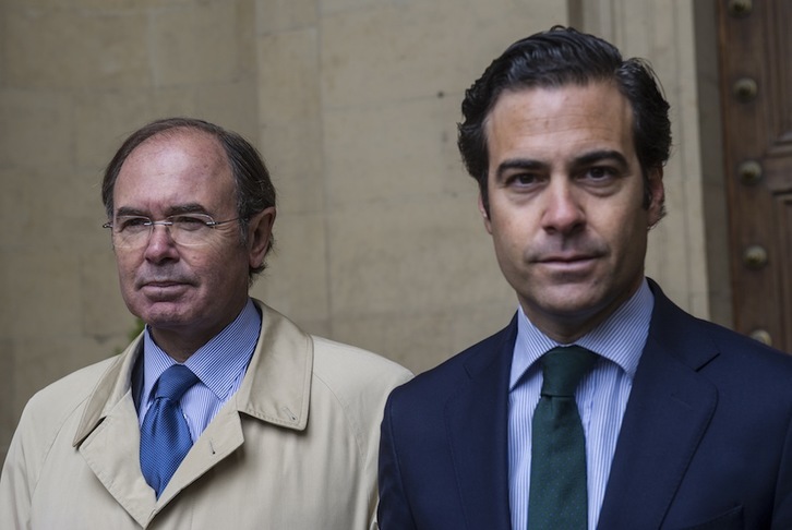 Pablo Zalba (derecha) junto al presidente del Senado, Pío García Escudero, el pasado mes de abril en Iruñea. (Jagoba MANTEROLA/ARGAZKI PRESS)