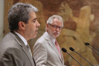 El conseller de Presidencia, Francesc Homs, junto al presidente del CATN, Carles Viver Pi-Sunyer. (GENERALITAT)