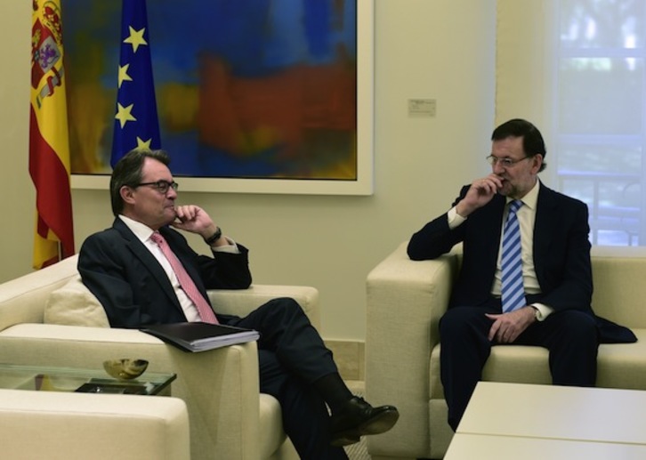 Los presidentes español y catalán, Mariano Rajoy y Artur Mas, durante su reunión en la Moncloa. (Pierre-Philippe MARCOU/AFP)
