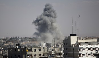 Edificio atacado por el Ejército israelí. (Mahmud HAMS / AFP)