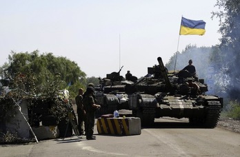 Soldados ucranianos desplegados en Donetsk. (Anatoli STEPANOV/AFP PHOTO)