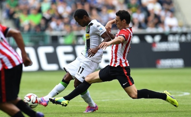 Aritz Aduriz ha hecho los tres goles de la escuadra rojiblanca. (Patrick STOLLARZ/AFP PHOTO)