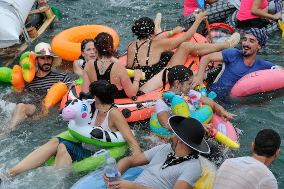 Ontzien faltan flotagailuek ere balio dute!